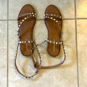 Madden Girl Flight-S Flat Sandal Tan/Silver